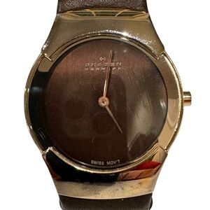 Skagen Rose Gold Tone Women’s Watch with brown face and leather band. Worn.
